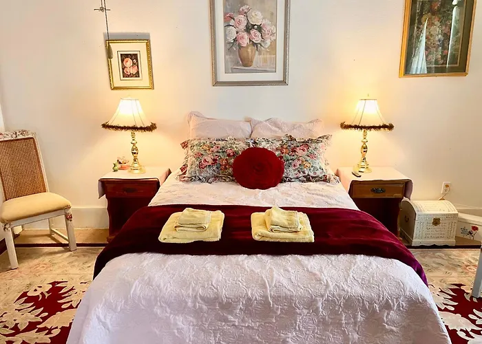 Irishette - Charming Suite In 1893 Victorian Home